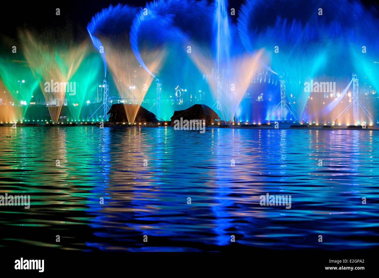 Francia Bouches du Rhone Marseille 2013 capitale europea della cultura apertura notturna Porto Vecchio Espalida Lacydon installazione di gruppo di cristallo Foto Stock