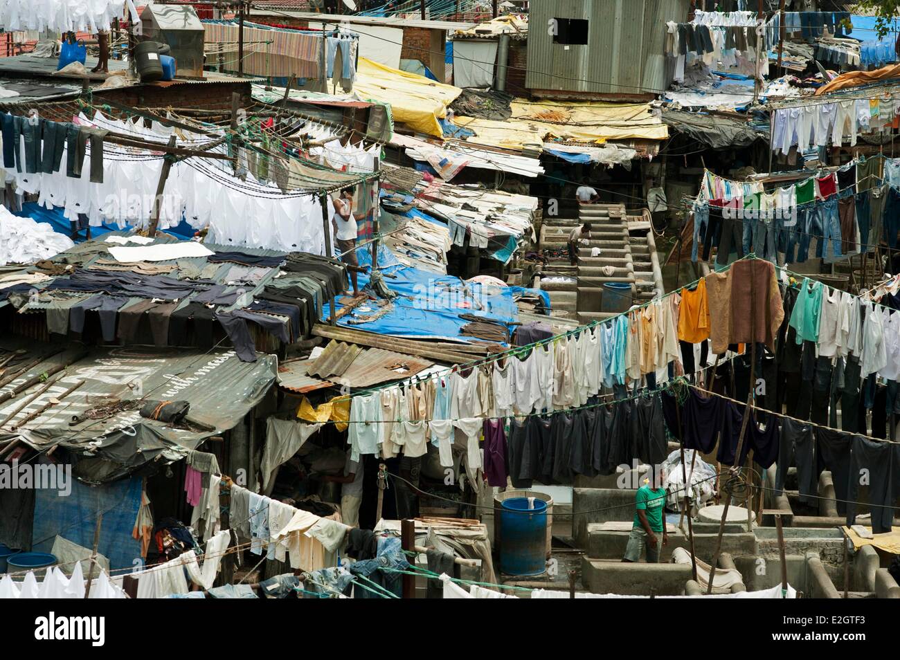 India nello stato del Maharashtra Mumbai panni in essiccazione Dhobi Ghat più grande del mondo aperto lavanderia a gettoni Foto Stock