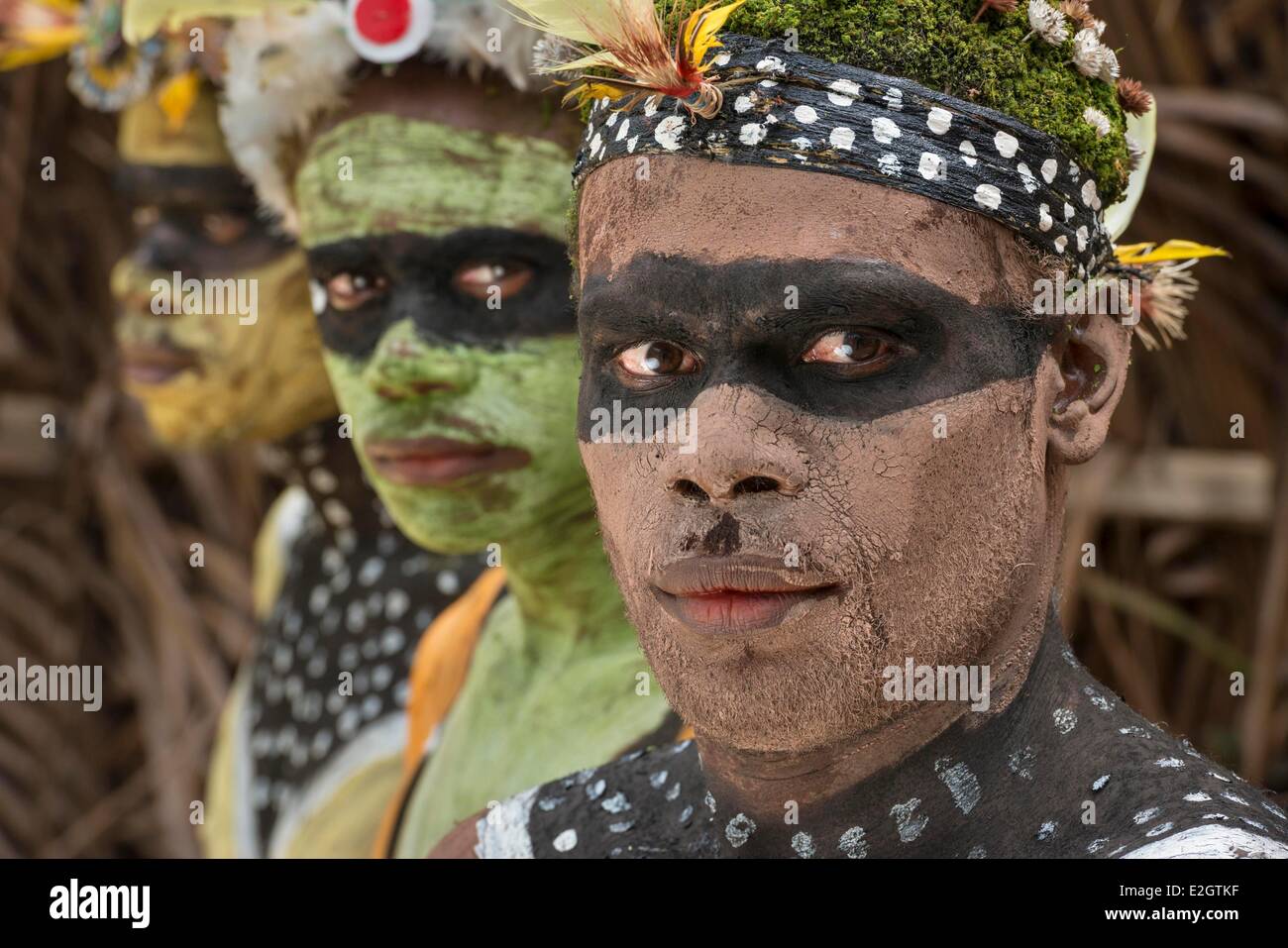 Papua Nuova Guinea arcipelago di Bismarck Penisola Gazelle nuova isola Gran Bretagna East New Britain provincia Rabaul Kokopo maschera nazionale Festival sing-sing gruppo villaggio Napapar Tolai trib tenetevi pronti per un Wip danse chiamato Alabar Foto Stock