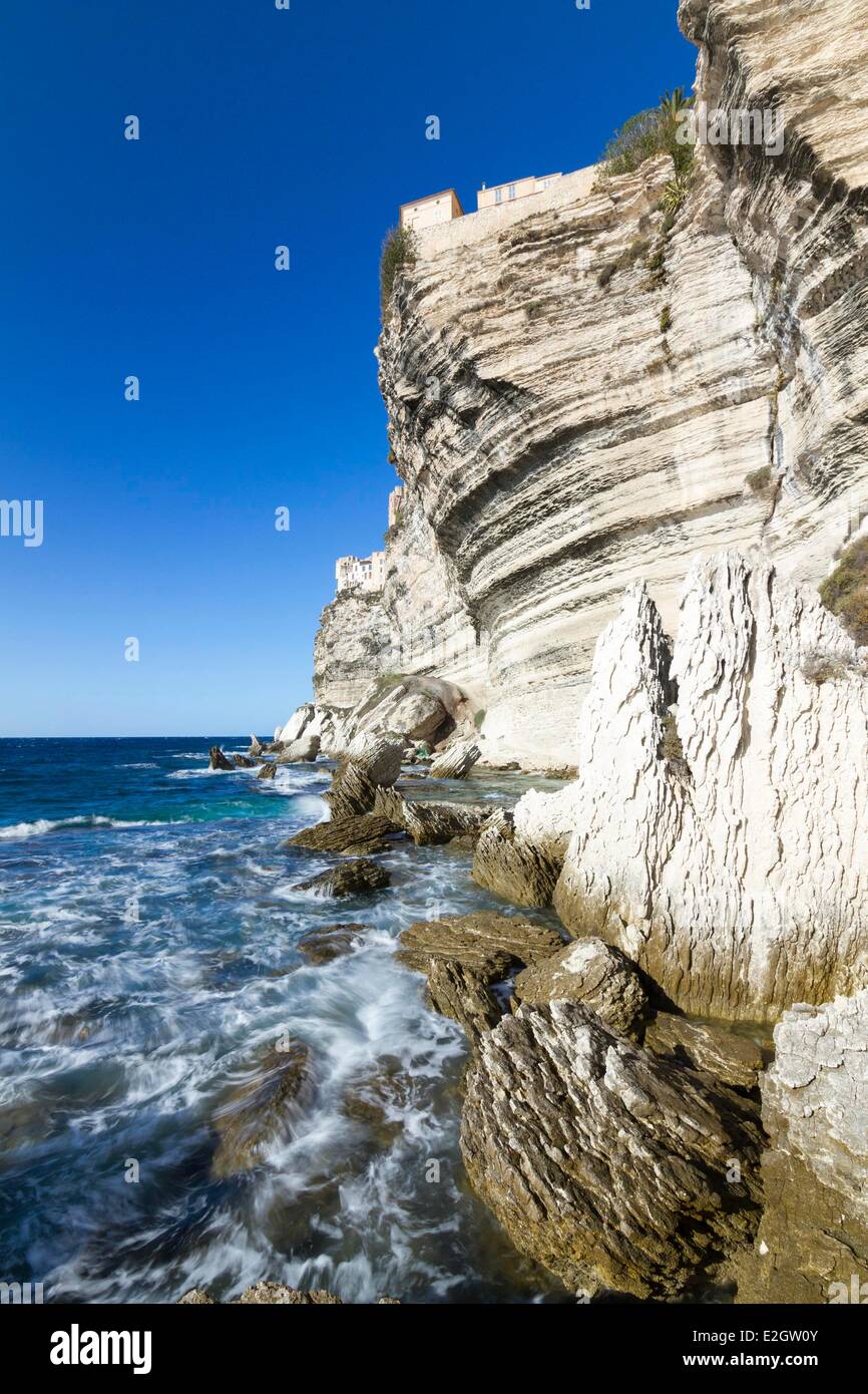 La Francia Corse du Sud Bonifacio centro storico arroccato sulla scogliera Foto Stock