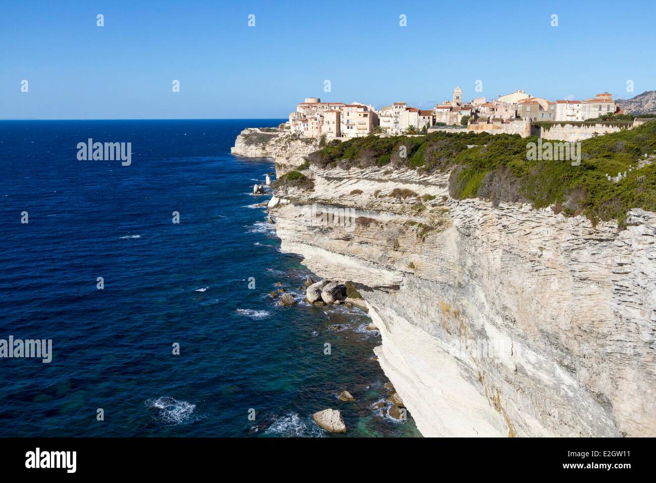 La Francia Corse du Sud Bonifacio centro storico arroccato sulla scogliera Foto Stock