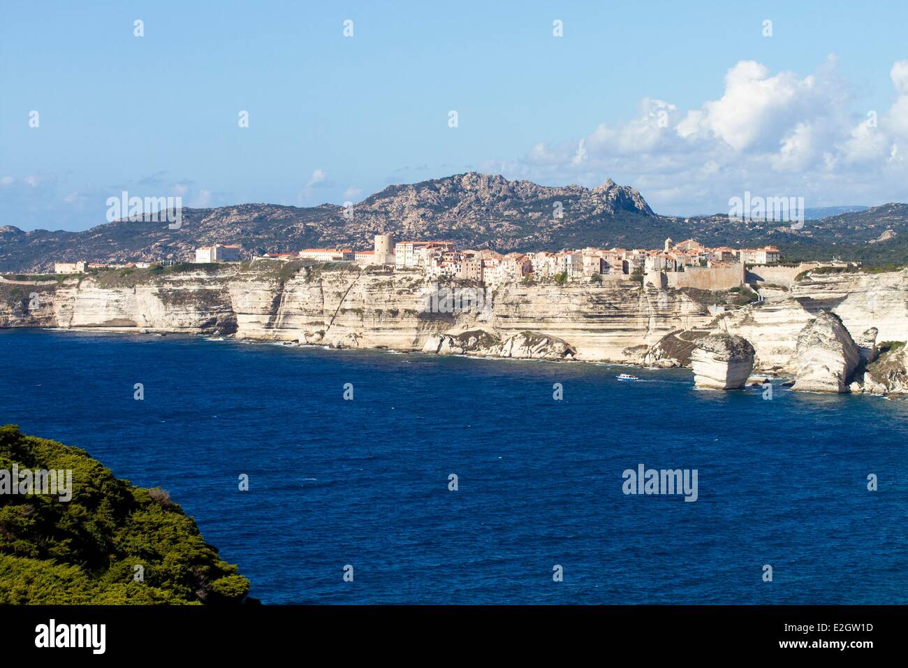 La Francia Corse du Sud Bonifacio centro storico arroccato sulla scogliera Foto Stock