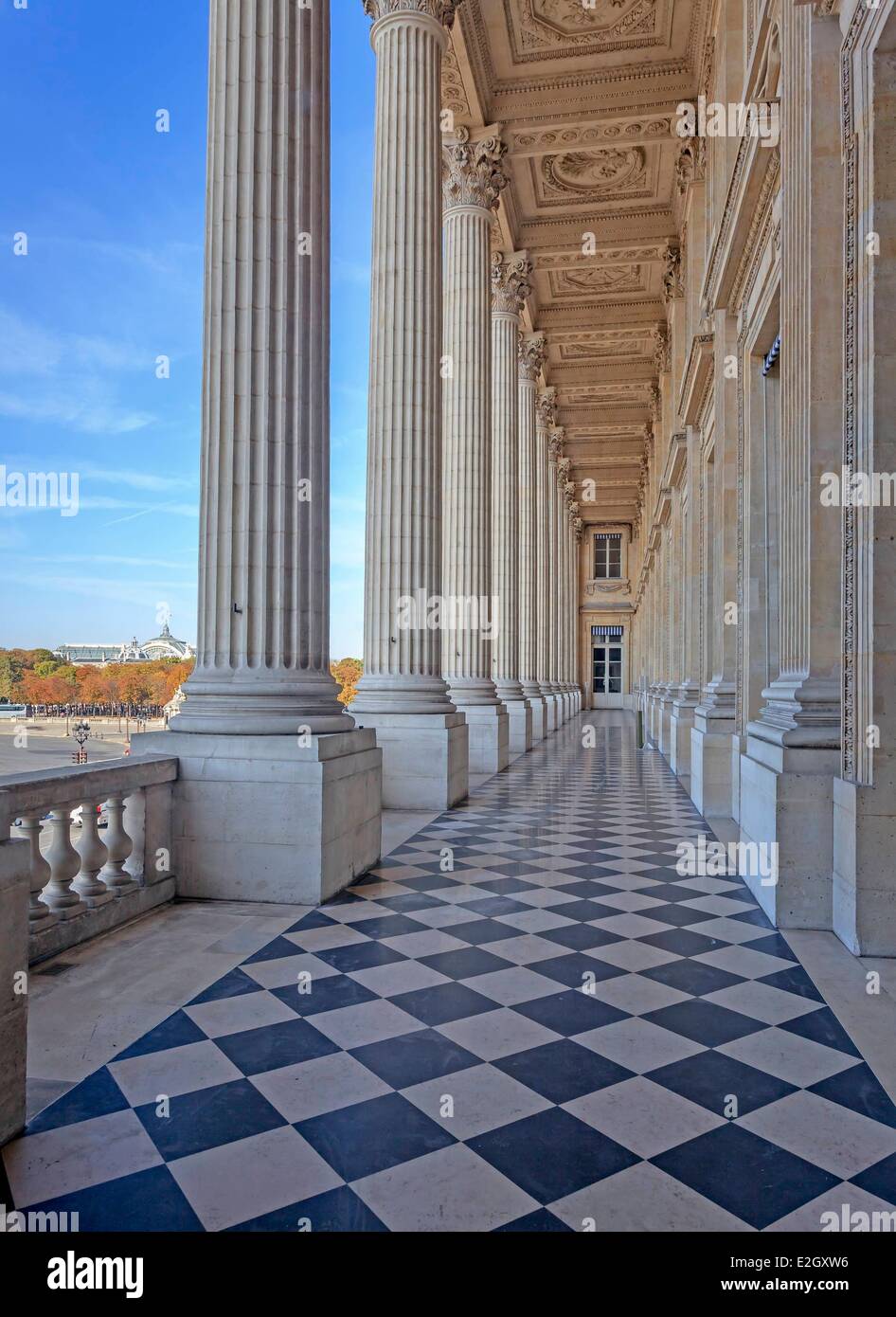 Francia Paris Place de la Concorde Hotel de la Marine Mansion costruita nel XVIII secolo sede del French Naval staff colonnato della facciata principale dell'architetto Ange Jacques Gabriel Foto Stock