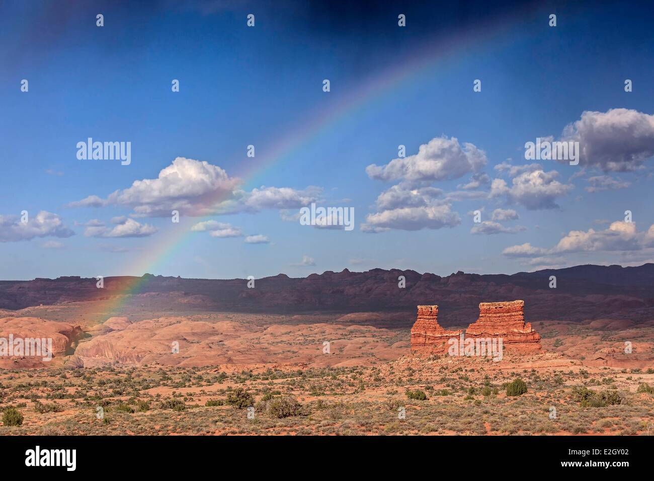 Stati Uniti Utah Colorado Plateau Parco Nazionale Arches rainbow su pietrificate dune Foto Stock