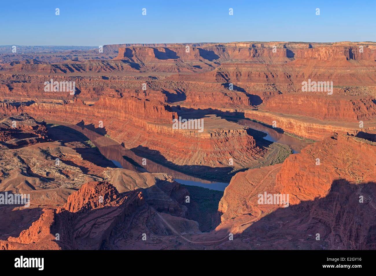 Stati Uniti Utah Colorado Plateau Dead Horse Point State Park vicino al Parco Nazionale di Canyonlands fiume Colorado a sunrise Foto Stock