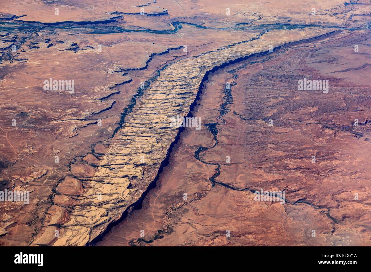 Stati Uniti Utah Colorado Plateau Quattro Angoli area vicino Bluff Comb Ridge piega anticlinale e il fiume San Juan in background (vista aerea) Foto Stock