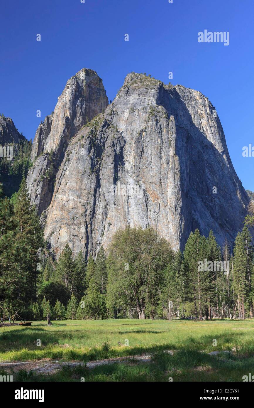 Stati Uniti California Sierra Nevada Parco Nazionale Yosemite elencati come patrimonio mondiale dall' UNESCO Yosemite Valley Cattedrale Rock Foto Stock