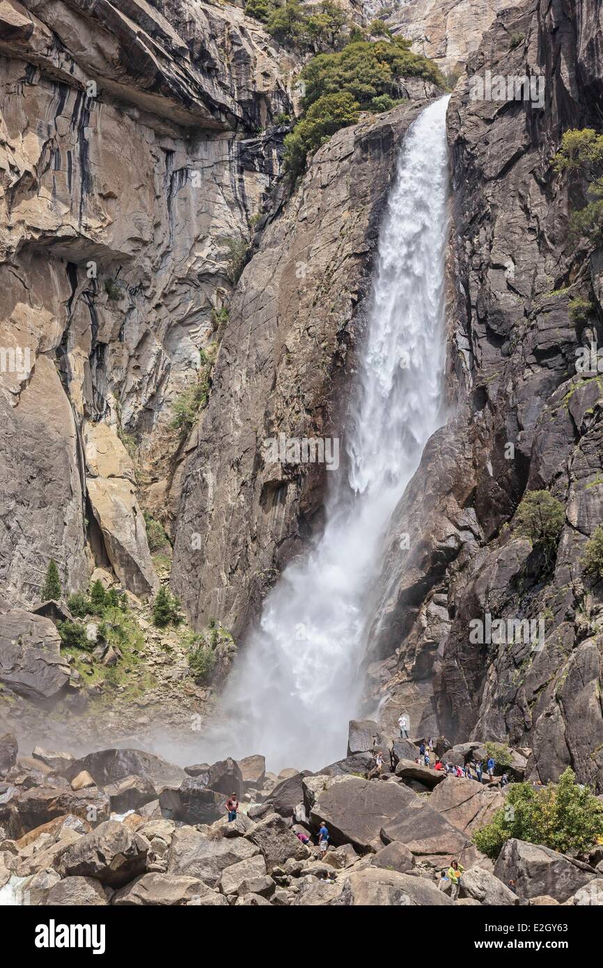 Stati Uniti California Sierra Nevada Parco Nazionale Yosemite elencati come patrimonio mondiale dall' UNESCO Yosemite Valley abbassare Yosemite Falls Foto Stock
