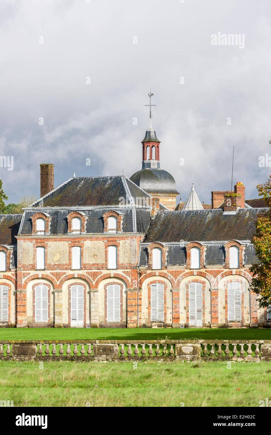 Francia Eure et Loir Parc Naturel Regional du Perche (Parco Naturale Regionale di Perche) La Ferte Vidame stile francese parco del piccolo castello di La Ferte Vidame Foto Stock