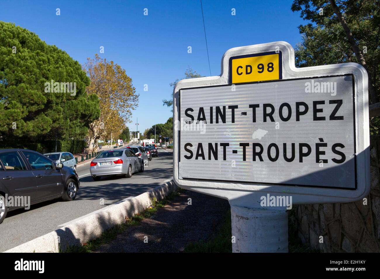 Francia Var Saint Tropez cartello stradale all entrata del villaggio Foto Stock