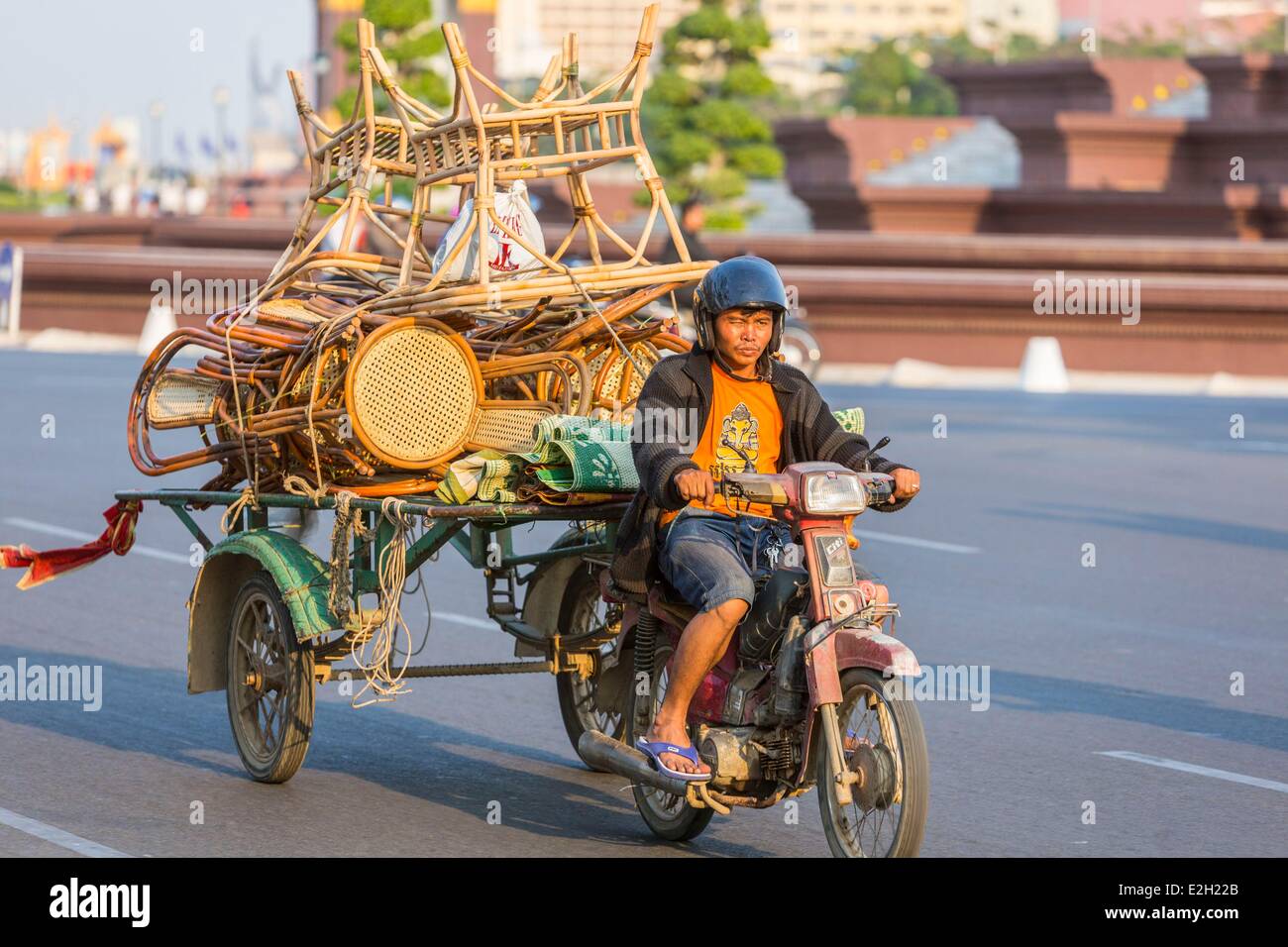 Cambogia Phnom Penh il traffico del motociclo Foto Stock