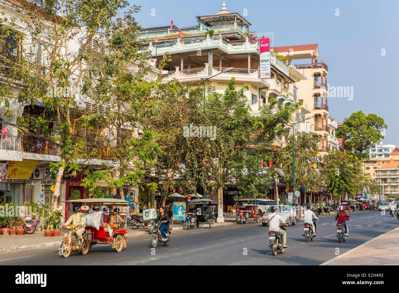 Cambogia Phnom Penh Sisowath Quay sul fiume Tonle Sap Foto Stock