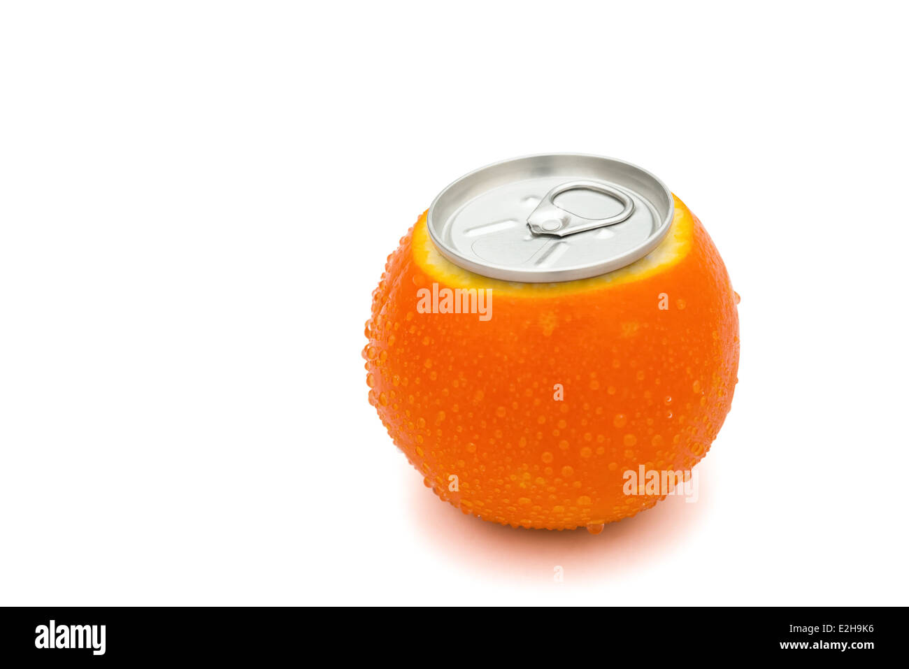 Bevanda può la parte superiore su un succo di arancia con tracciato di ritaglio Foto Stock
