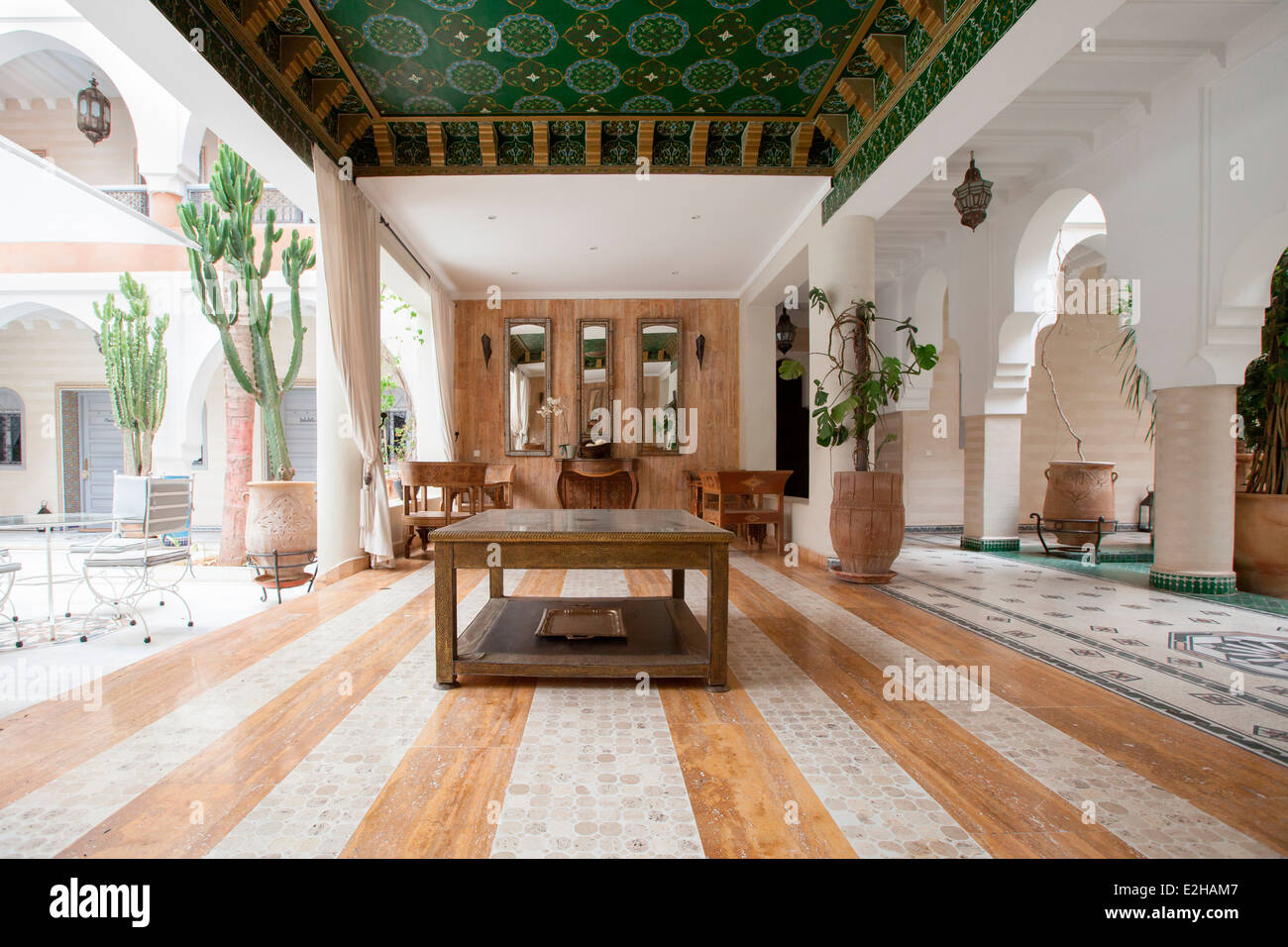 Vista interna Al Ksar Riad Anika a Marrakech, Marocco, Africa del Nord. Foto Stock