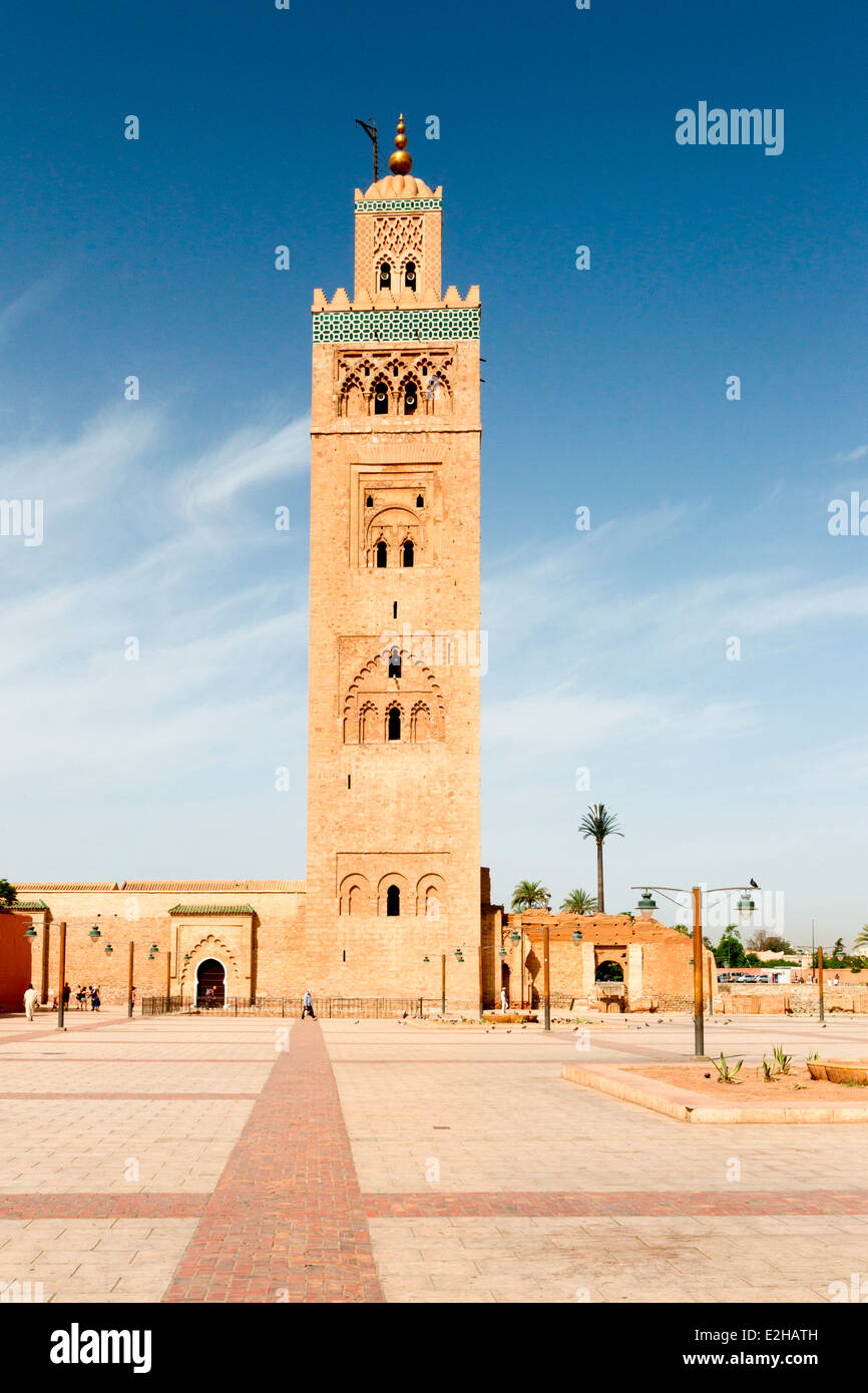 Il minareto della Moschea Koutoubia che è il più alto edificio in Marrakech, Marocco, Africa del Nord. Foto Stock