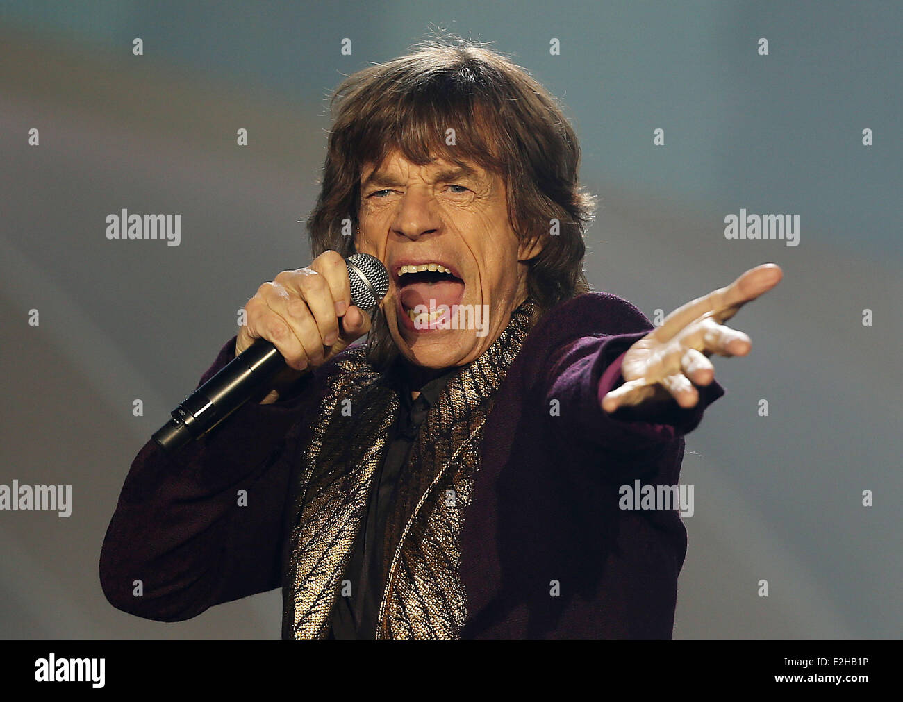 Duesseldorf, Germania. 19 giugno 2014. Cantante britannico Mick Jagger di rock band Rolling Stones esegue sul palco durante un concerto a Duesseldorf in Germania, 19 giugno 2014. Foto: Oliver Berg/dpa/Alamy Live News Foto Stock