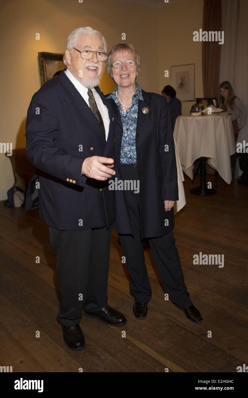 Bill Ramsey, Petra Ramsey a Klaus Schümann Verlag il ricevimento di Capodanno a Louis C. Jacob Hotel. Dove: Amburgo, Germania Quando: 10 Gen 2012 Foto Stock