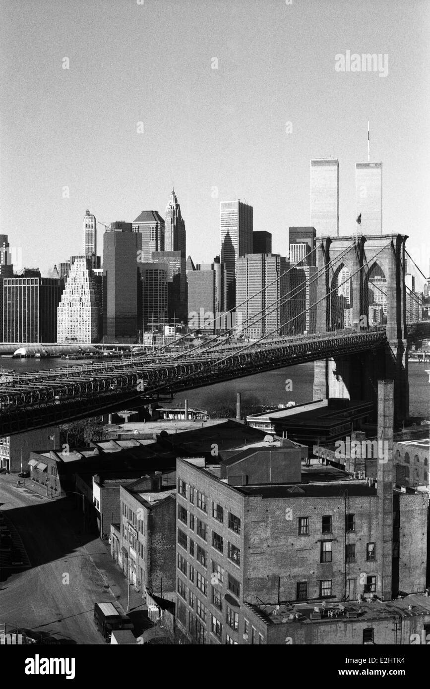 Stati Uniti d'America, nello Stato di New York, New York City, la vista del Ponte di Brooklyn con la Manhattan in background Foto Stock