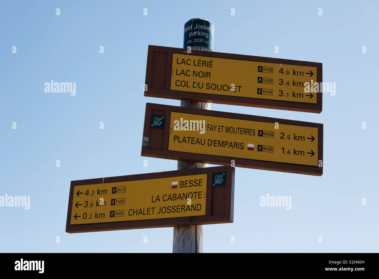 Escursionismo sul plateau de Emparis, Massif de l'Oisans, vicino al parco naturale di Les Ecrins, Isère, Rhône-Alpes, in Francia. Foto Stock
