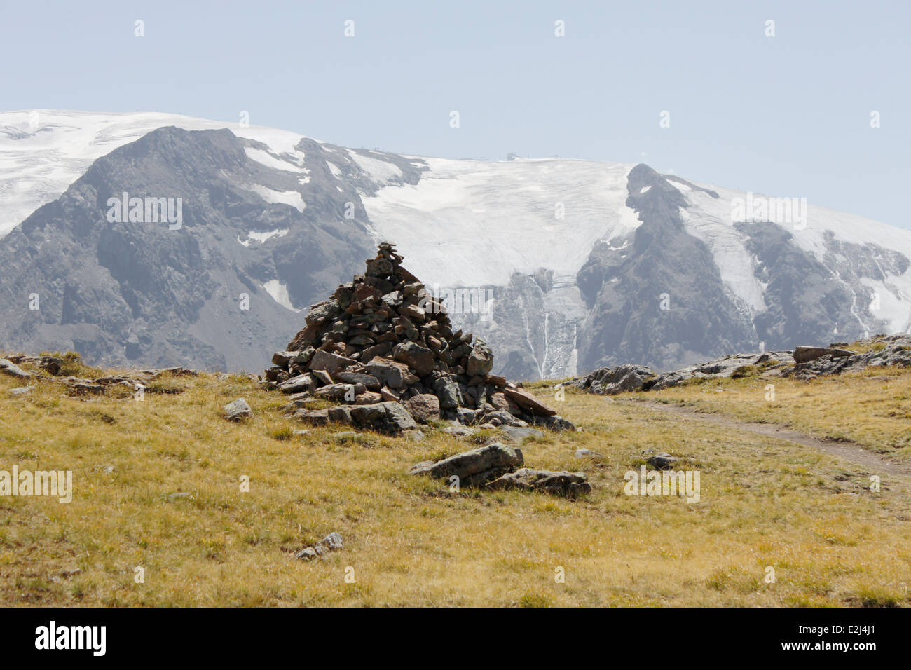 Escursionismo sul plateau de Emparis, Massif de l'Oisans, vicino al parco naturale di Les Ecrins, Isère, Rhône-Alpes, in Francia. Foto Stock