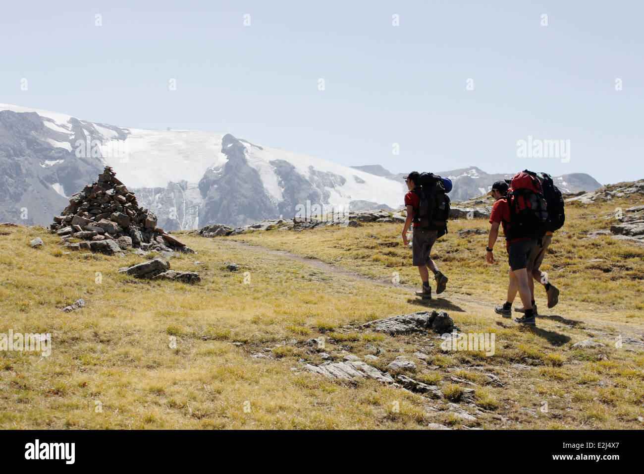 Escursionismo sul plateau de Emparis, Massif de l'Oisans, vicino al parco naturale di Les Ecrins, Isère, Rhône-Alpes, in Francia. Foto Stock