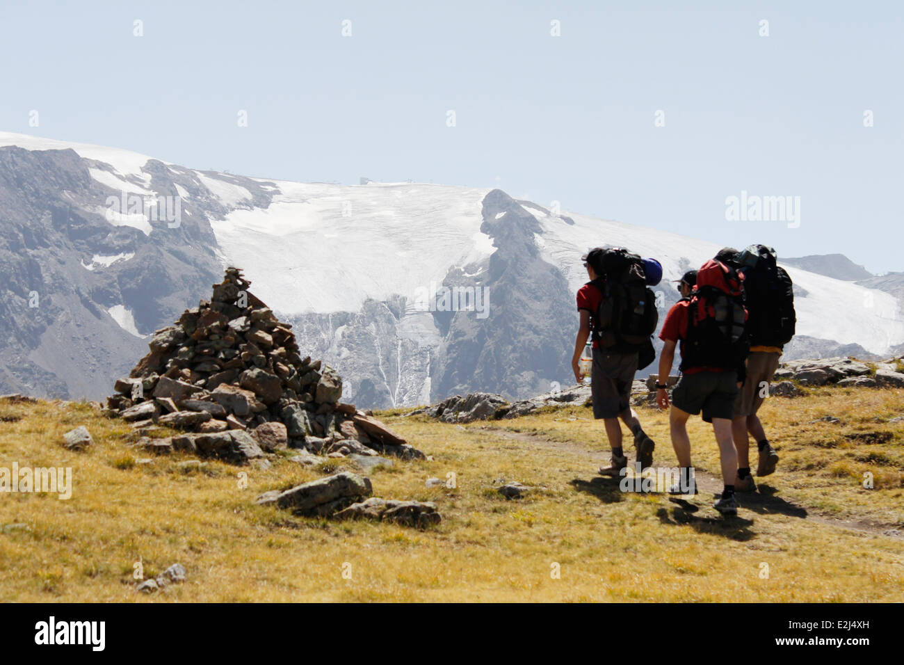 Escursionismo sul plateau de Emparis, Massif de l'Oisans, vicino al parco naturale di Les Ecrins, Isère, Rhône-Alpes, in Francia. Foto Stock