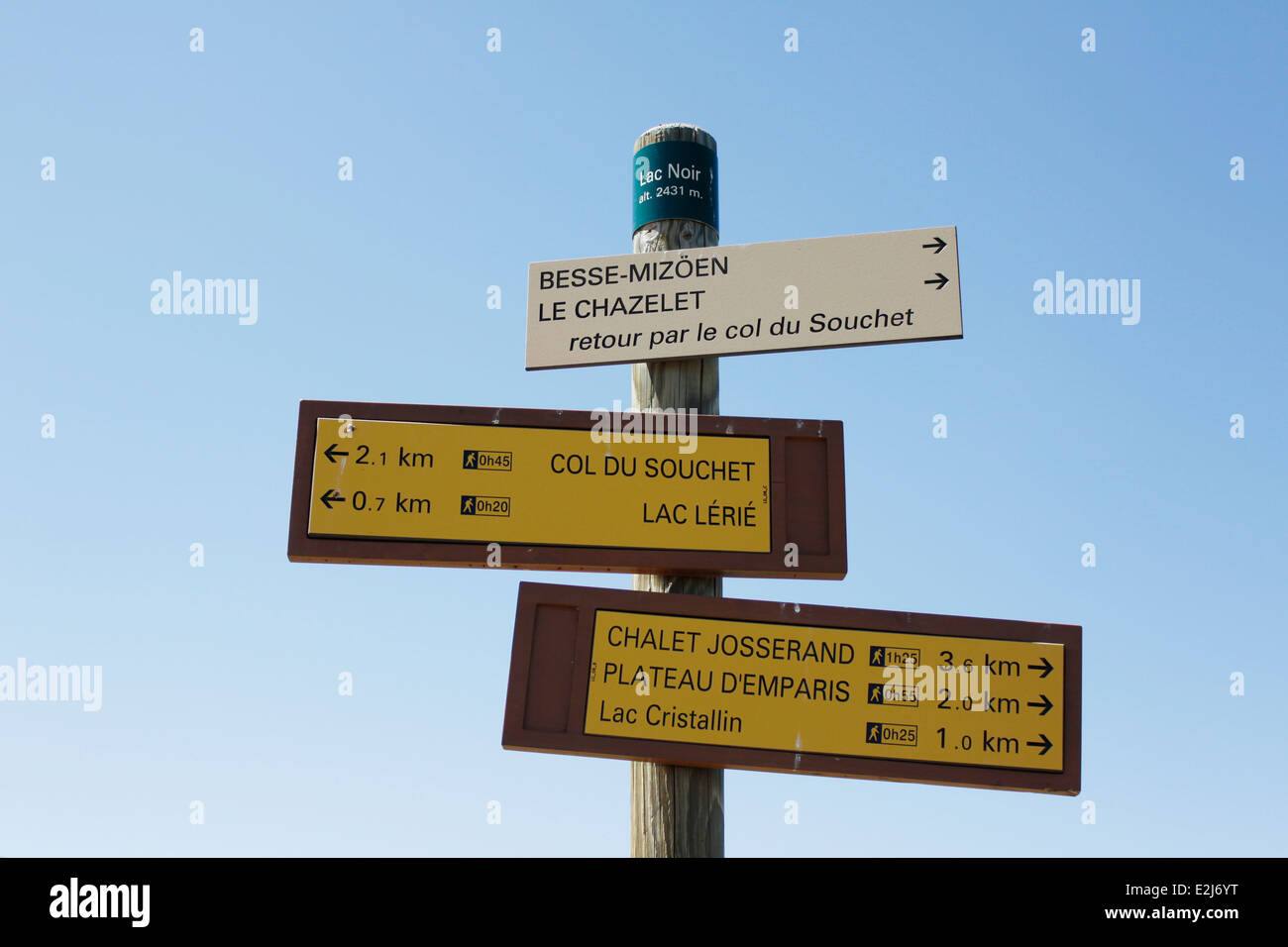Escursionismo sul plateau de Emparis, Massif de l'Oisans, vicino al parco naturale di Les Ecrins, Isère, Rhône-Alpes, in Francia. Foto Stock