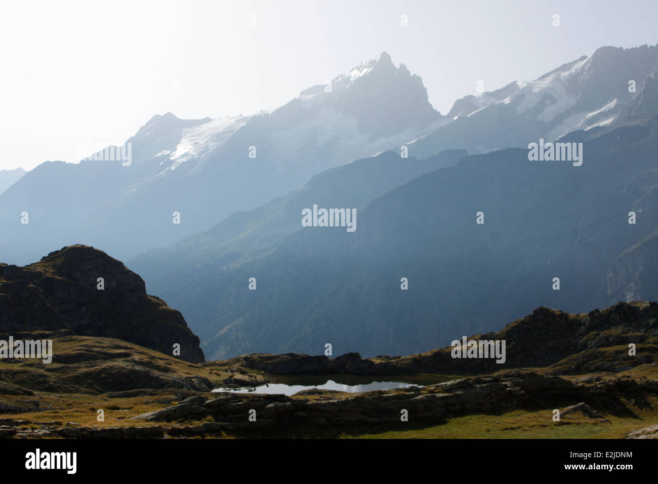 Escursionismo sul plateau de Emparis, Massif de l'Oisans, vicino al parco naturale di Les Ecrins, Isère, Rhône-Alpes, in Francia. Foto Stock