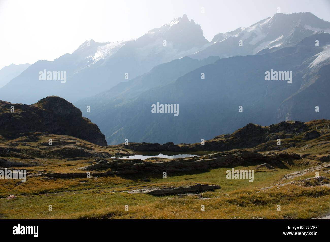 Escursionismo sul plateau de Emparis, Massif de l'Oisans, vicino al parco naturale di Les Ecrins, Isère, Rhône-Alpes, in Francia. Foto Stock