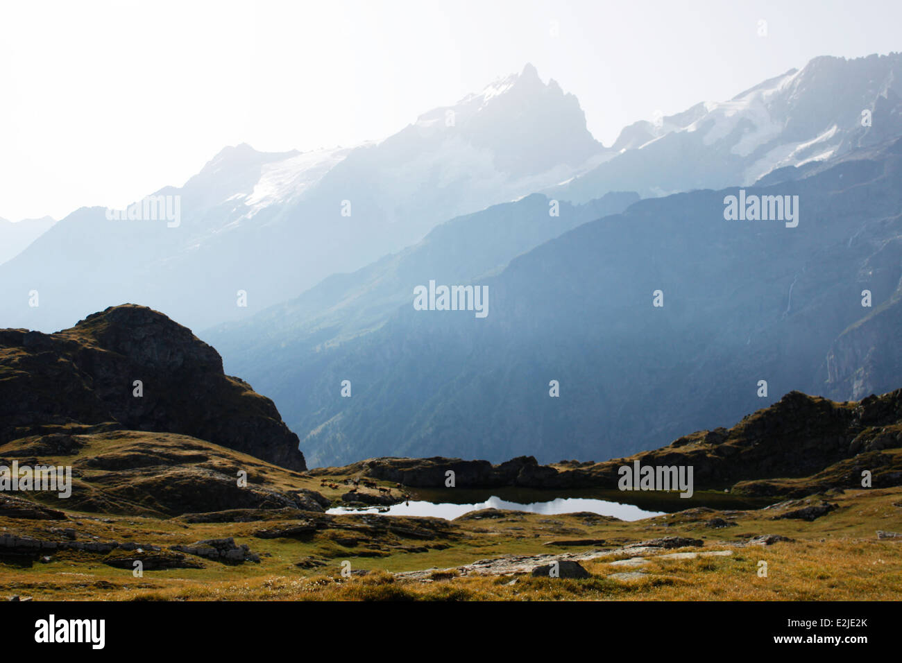Escursionismo sul plateau de Emparis, Massif de l'Oisans, vicino al parco naturale di Les Ecrins, Isère, Rhône-Alpes, in Francia. Foto Stock