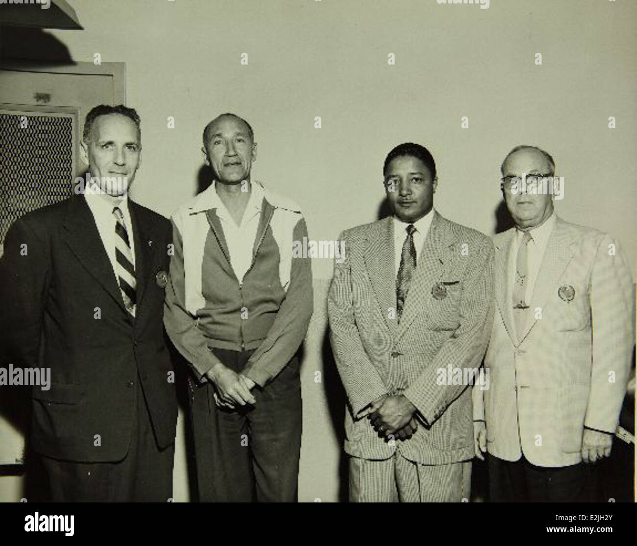 La Convair e la General Dynamics erano importanti società aerospaziali americane coinvolte nella progettazione e produzione di aerei militari. Le loro strutture, come quella di San Diego, in California, impiegarono numerosi membri del personale che contribuirono a vari programmi aerei, tra cui il B-24 Liberator e altri durante la metà del XX secolo. Foto Stock