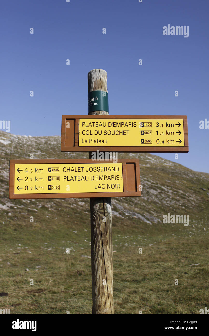Escursionismo sul plateau de Emparis, Massif de l'Oisans, vicino al parco naturale di Les Ecrins, Isère, Rhône-Alpes, in Francia. Foto Stock