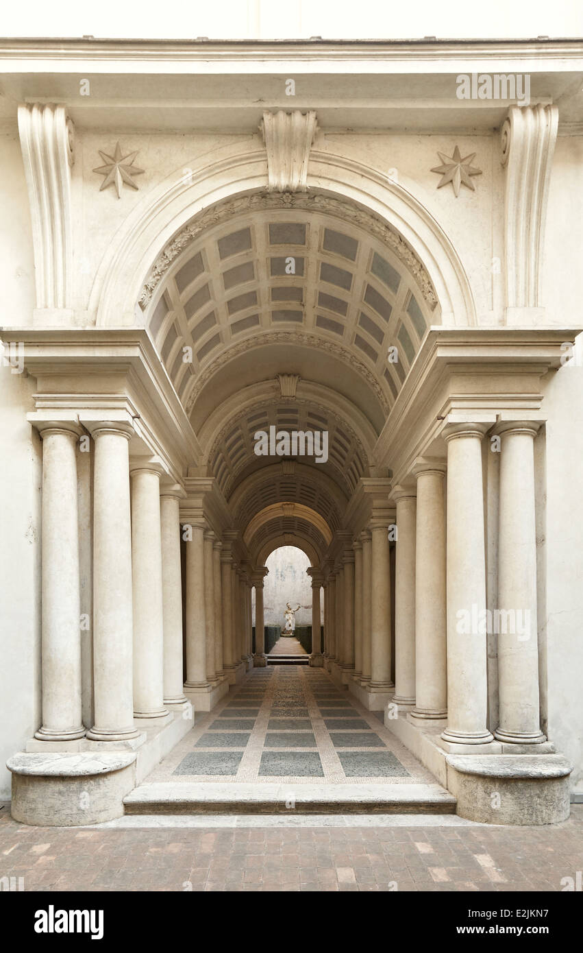Costretto galleria prospettica da Francesco Borromini. Palazzo Spada. Roma, lazio, Italy Foto Stock