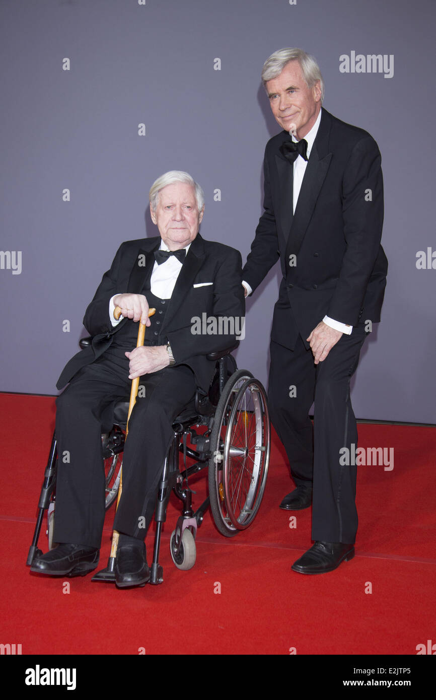 Hekmut Schmidt, Michael Otto a Michael Otto il settantesimo compleanno festa a Schuppen 52. Dove: Amburgo, Germania Quando: 13 Apr 2013 Foto Stock