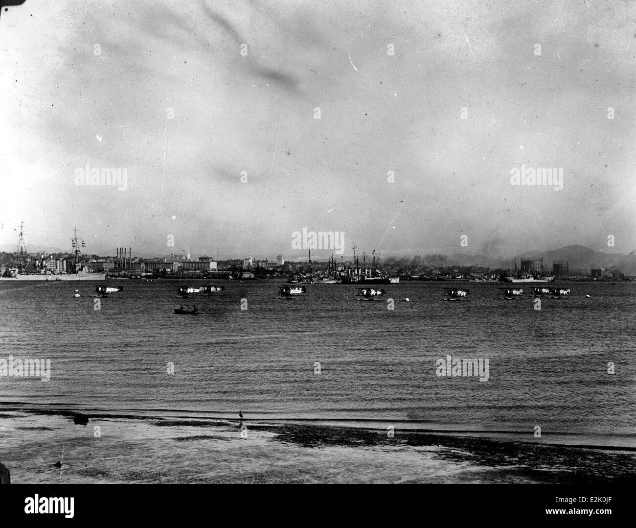 Il Curtiss TS-1 era un aereo da caccia della US Navy utilizzato negli anni '1930 e fu assegnato al Fighter Squadron VF-1 presso la Naval Air Station di San Diego. Fu uno dei primi caccia monoplani in servizio nella Marina, progettato sia per missioni di combattimento aereo che per missioni di ricognizione. Foto Stock