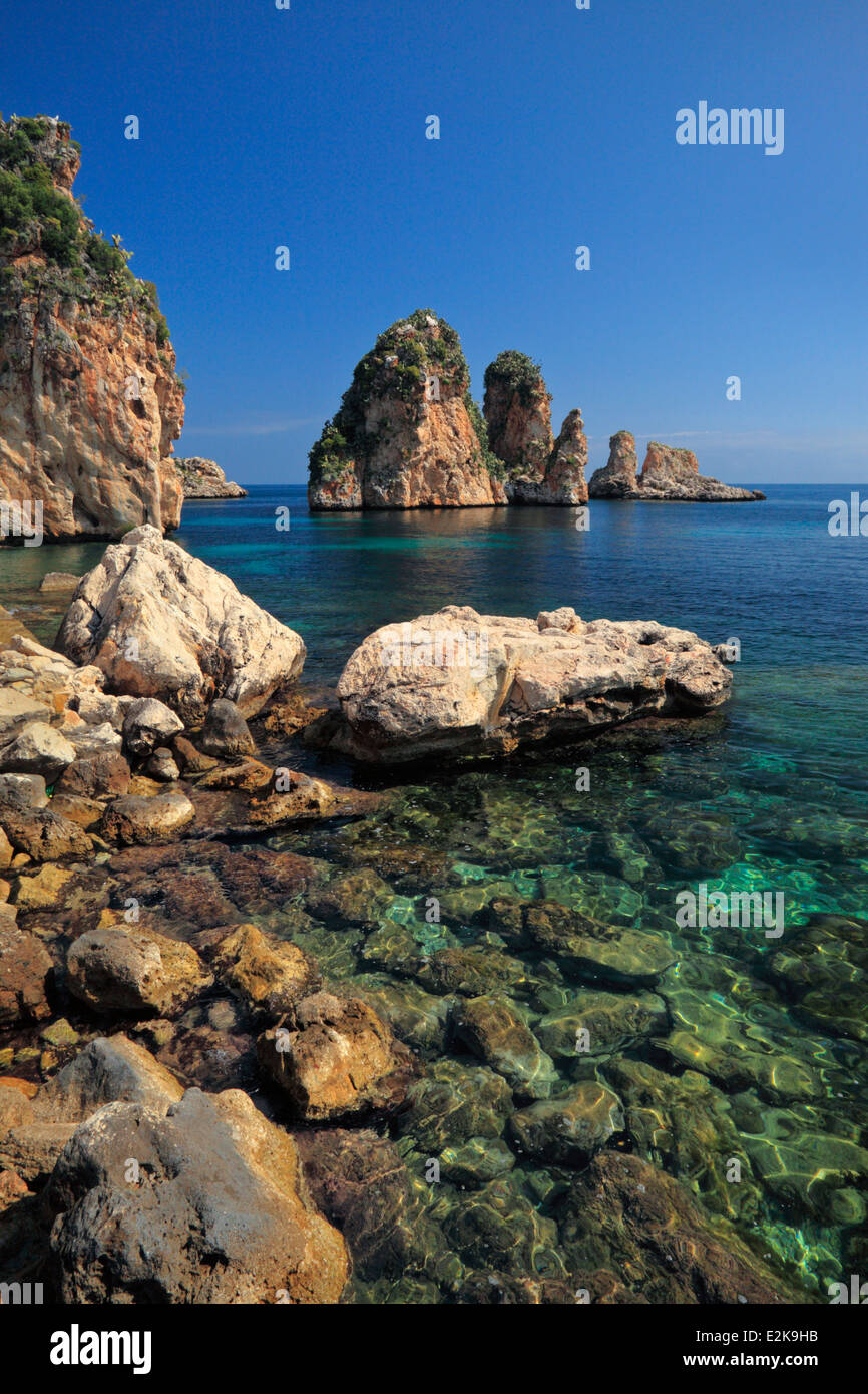 Azzurro e verde acqua alla Tonnara di Scopello in Sicilia Foto Stock