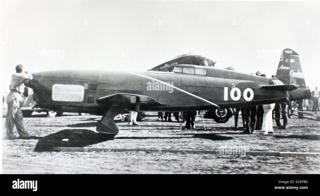Il Caudron-Renault C.460 era un aereo da corsa francese utilizzato negli anni '1930 Pilotata da Charles Daniels, ha gareggiato nelle National Air Races, nota per la sua velocità e il design innovativo che hanno contribuito all'evoluzione delle corse aeree nella prima era dell'aviazione. Foto Stock
