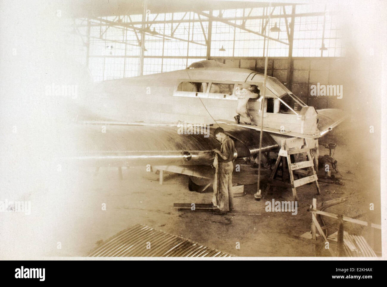 L'AL-216B Prudden album presenta immagini di vari aerei della Atlanta Aircraft Company, tra cui il monoplano Prudden e il motore Wright J-6. Questi aerei facevano parte dei primi sviluppi e innovazioni dell'aviazione all'inizio del XX secolo. Foto Stock