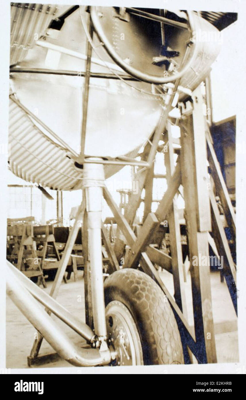 Questa immagine tratta dall'album Prudden presenta aerei della Atlanta Aircraft Corporation, tra cui l'Atlanta PW-1, un monoplano unico alimentato da un motore Wright J-6-7. Conosciuto per il suo design innovativo, il PW-1 e i suoi modelli associati, come il monoplano Prudden-Whitehead, hanno giocato un ruolo significativo nella prima storia dell'aviazione americana. Foto Stock