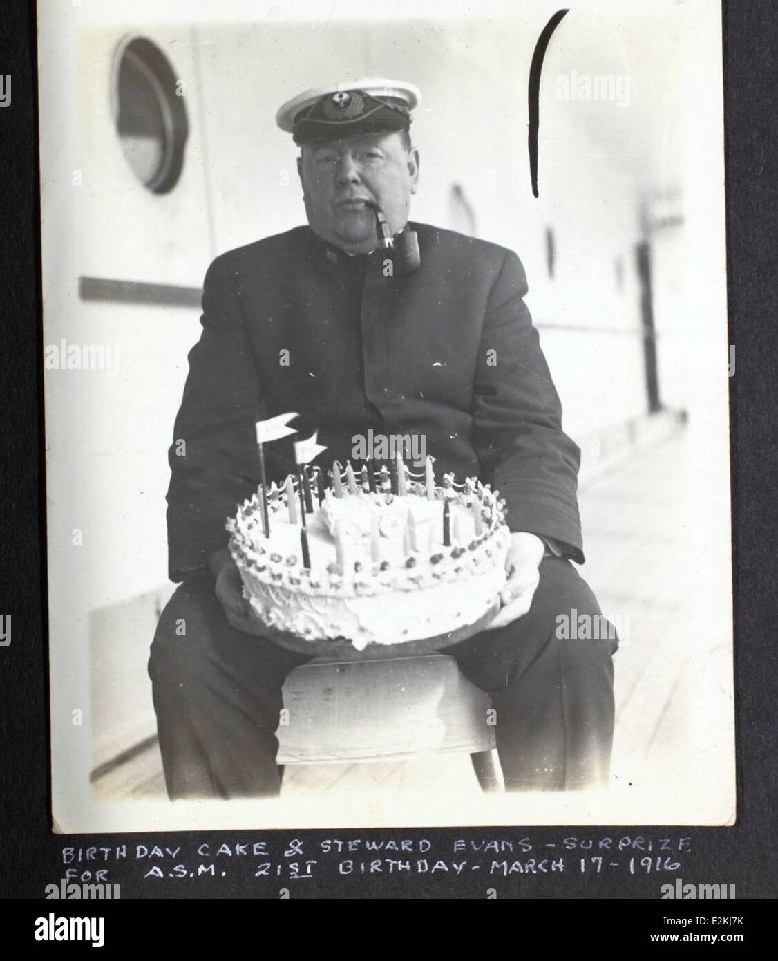 Questa immagine della collezione Albert Menasco documenta le prime operazioni di aviazione negli Stati Uniti, comprese le attività di sbarnstorming e le mostre artistiche di pionieri dell'aviazione come Art Smith. L'album di Menasco cattura momenti significativi nella storia del volo. Foto Stock