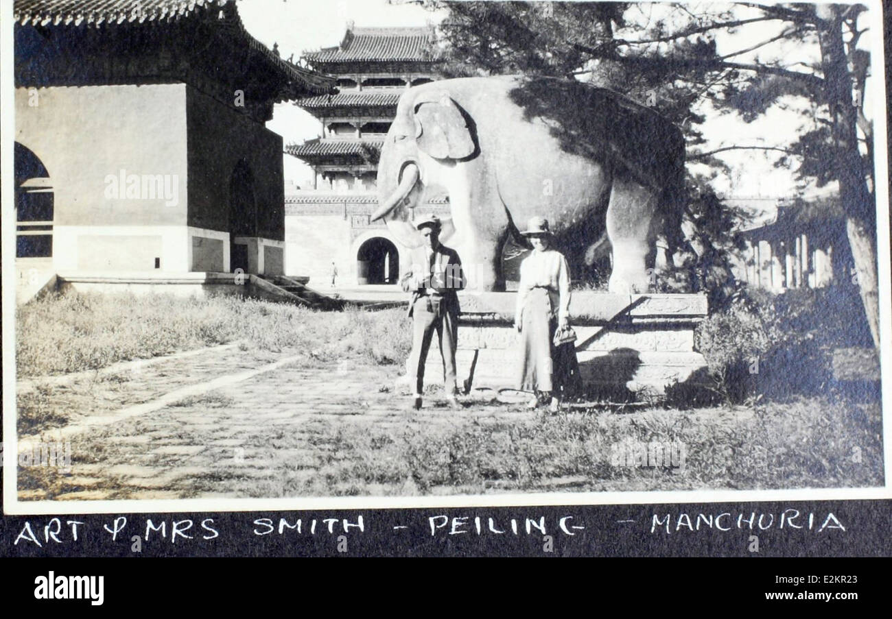 L'immagine di AL-88 dell'album Albert Menasco cattura un momento della storia dell'aviazione, mostrando l'era sconvolgente del volo. Art Smith, un famoso aviatore, e Menasco, un progettista di aerei, contribuirono in modo significativo al progresso dell'aviazione durante questo periodo. Foto Stock