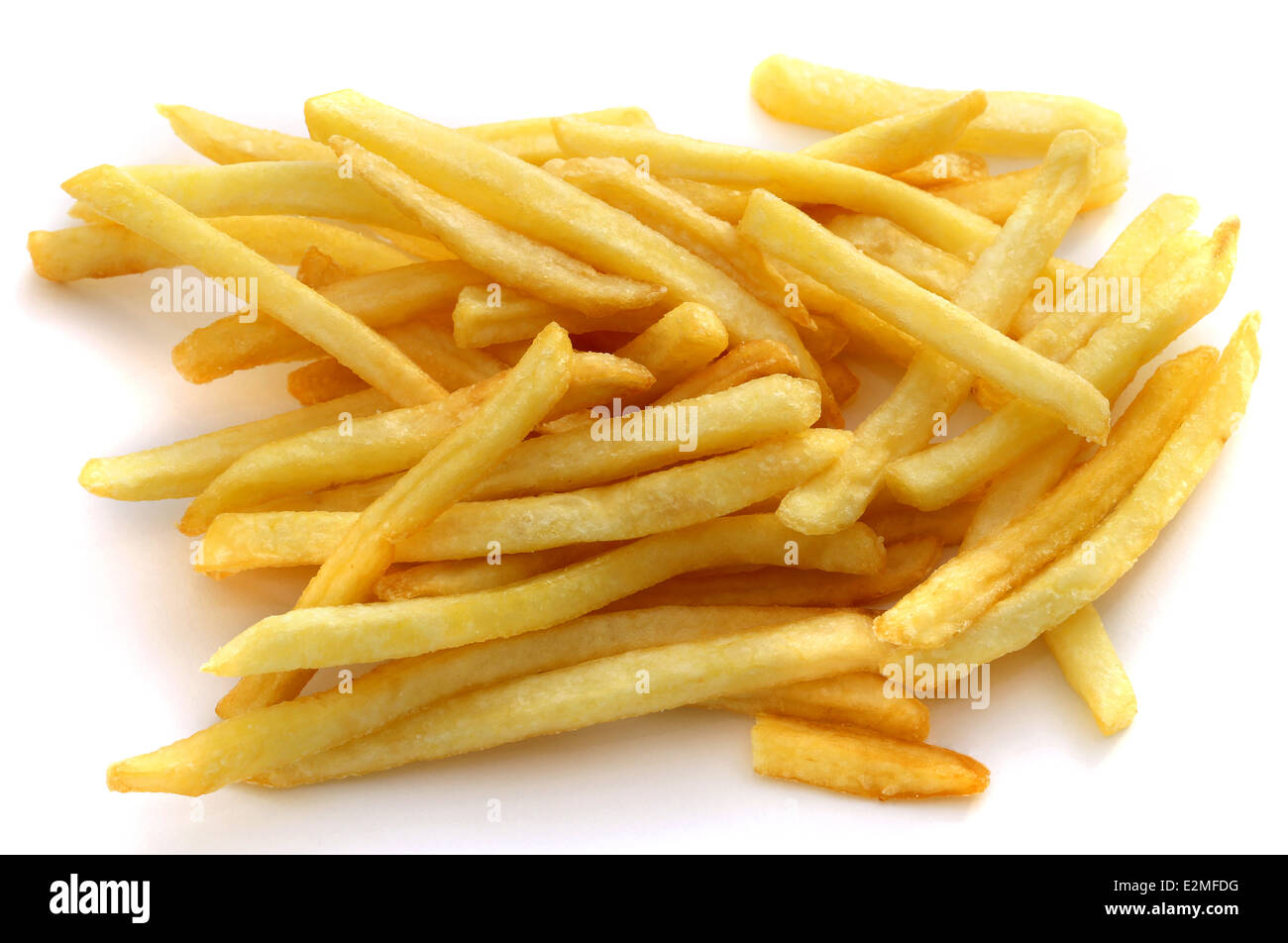 Gustose fette di patate fritte su sfondo bianco Foto Stock