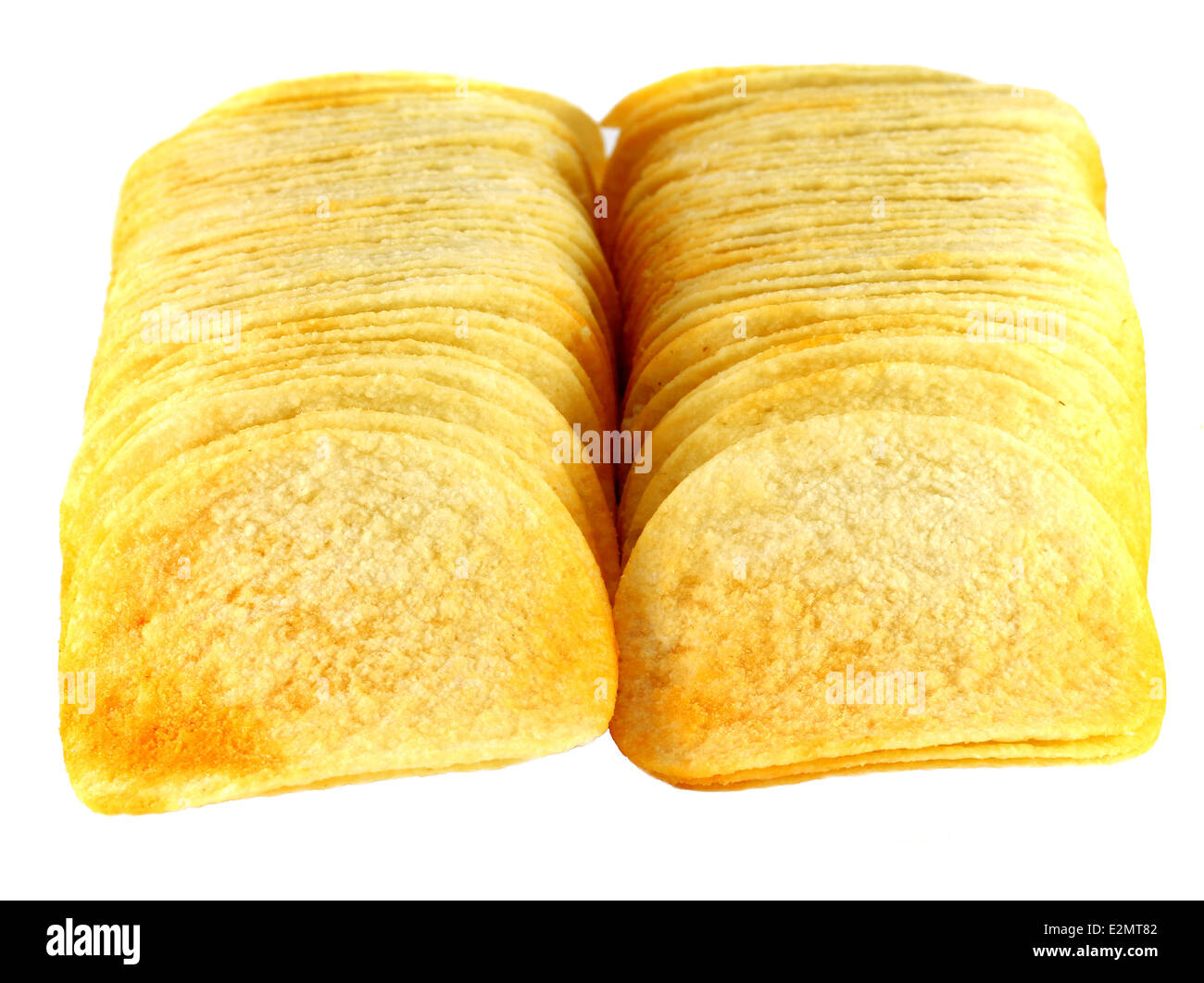 Giallo potato chips su sfondo bianco Foto Stock