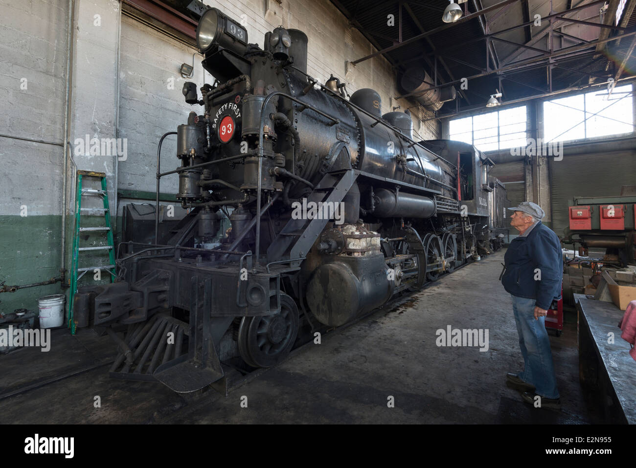 1909 American Locomotive Company locomotiva a vapore nel negozio della storica Nevada ferrovia settentrionale in Ely, Nevada. Foto Stock