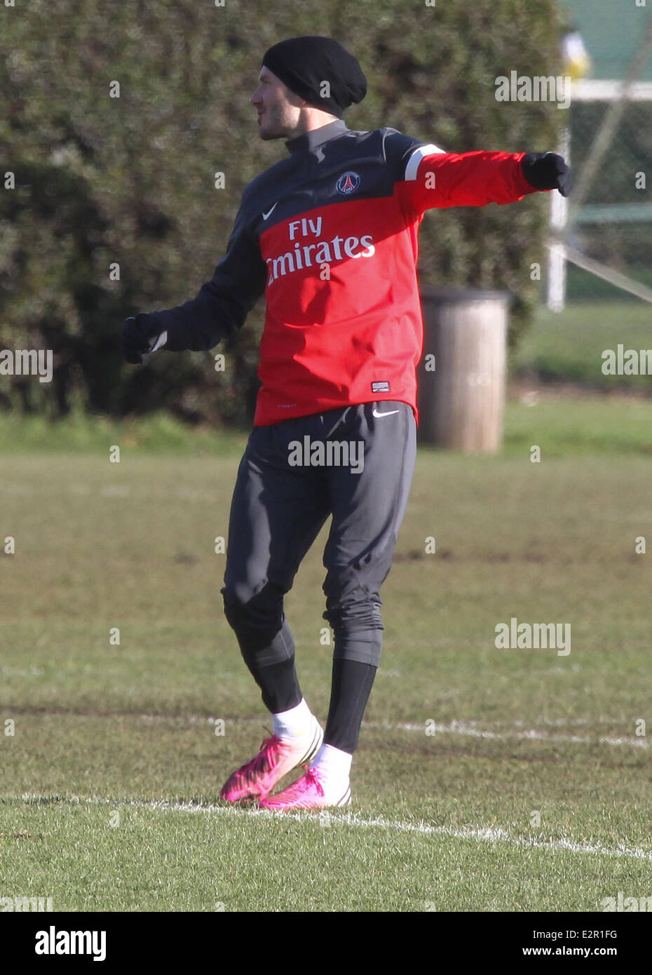 David Beckham treni in rosa Adidas scarpini da calcio e un Paris  Saint-Germain kit Dotato: David Beckham dove: Londra, Regno Unito quando:  07 Feb 2013 Foto stock - Alamy