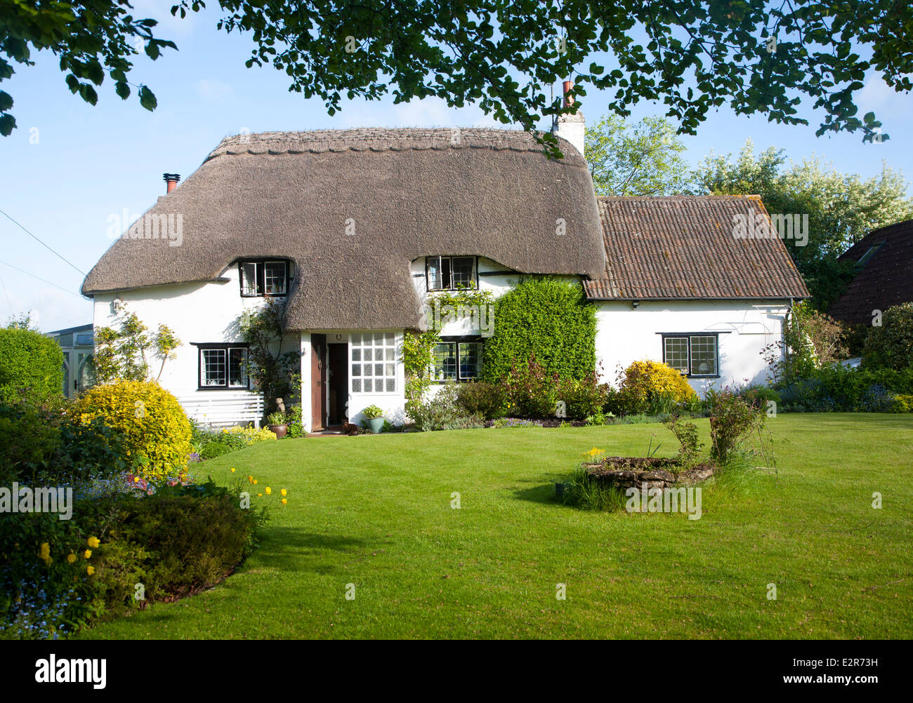 Piuttosto staccato cottage di campagna e giardino Cherhill, Wiltshire, Inghilterra Foto Stock