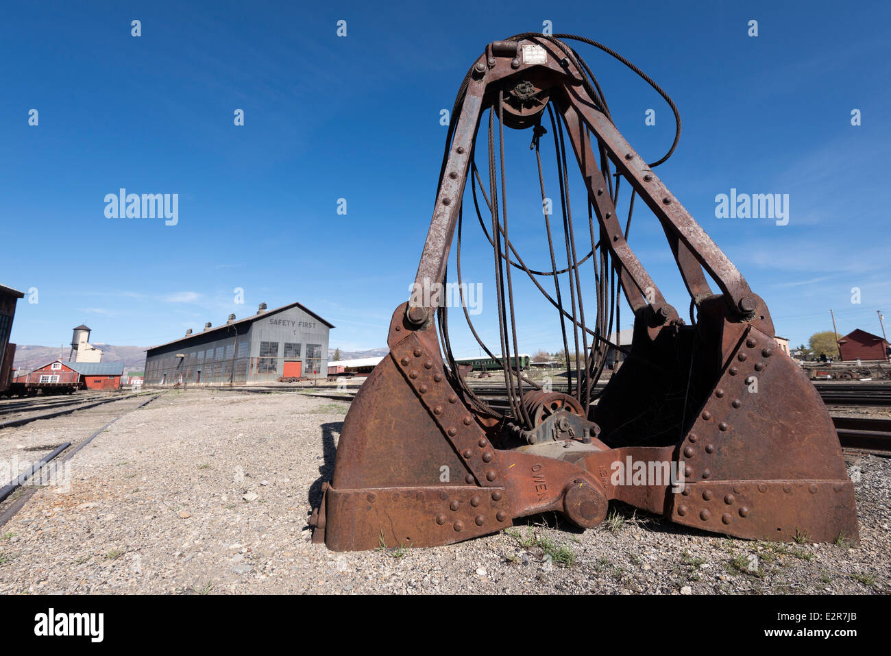 Benna da un veicolo ferroviario pala di vapore nel cantiere ferroviario  della storica Nevada ferrovia settentrionale in Ely, Nevada Foto stock -  Alamy