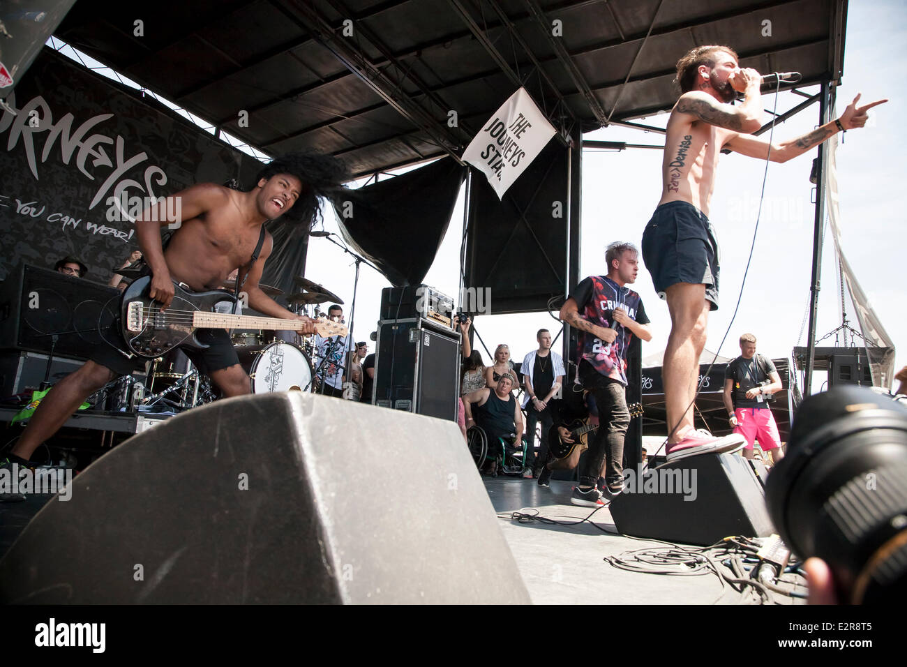 Pomona, CA, Stati Uniti d'America. Xx Giugno, 2014. Problemi esegue al Vans warped tour. Migliaia di giovani musica alternativa ventole acceso per gli Stati Uniti è solo touring festival, alla sua Los Angeles-area sosta in Pomona, California. Il festival tour prosegue domani a Mountain View, CA, Stati Uniti d'America e le finiture in agosto a Denver, CO, Stati Uniti d'America. Credito: Andie Mills/Alamy Live News Foto Stock