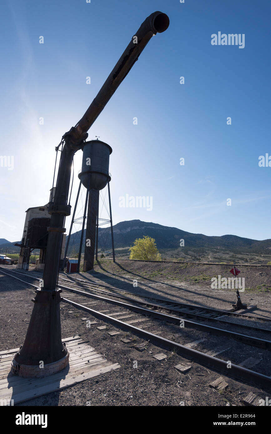 Serbatoio acqua, torre di carbone e la colonna d'acqua nel cantiere ferroviario della storica Nevada ferrovia settentrionale in Ely, Nevada. Foto Stock