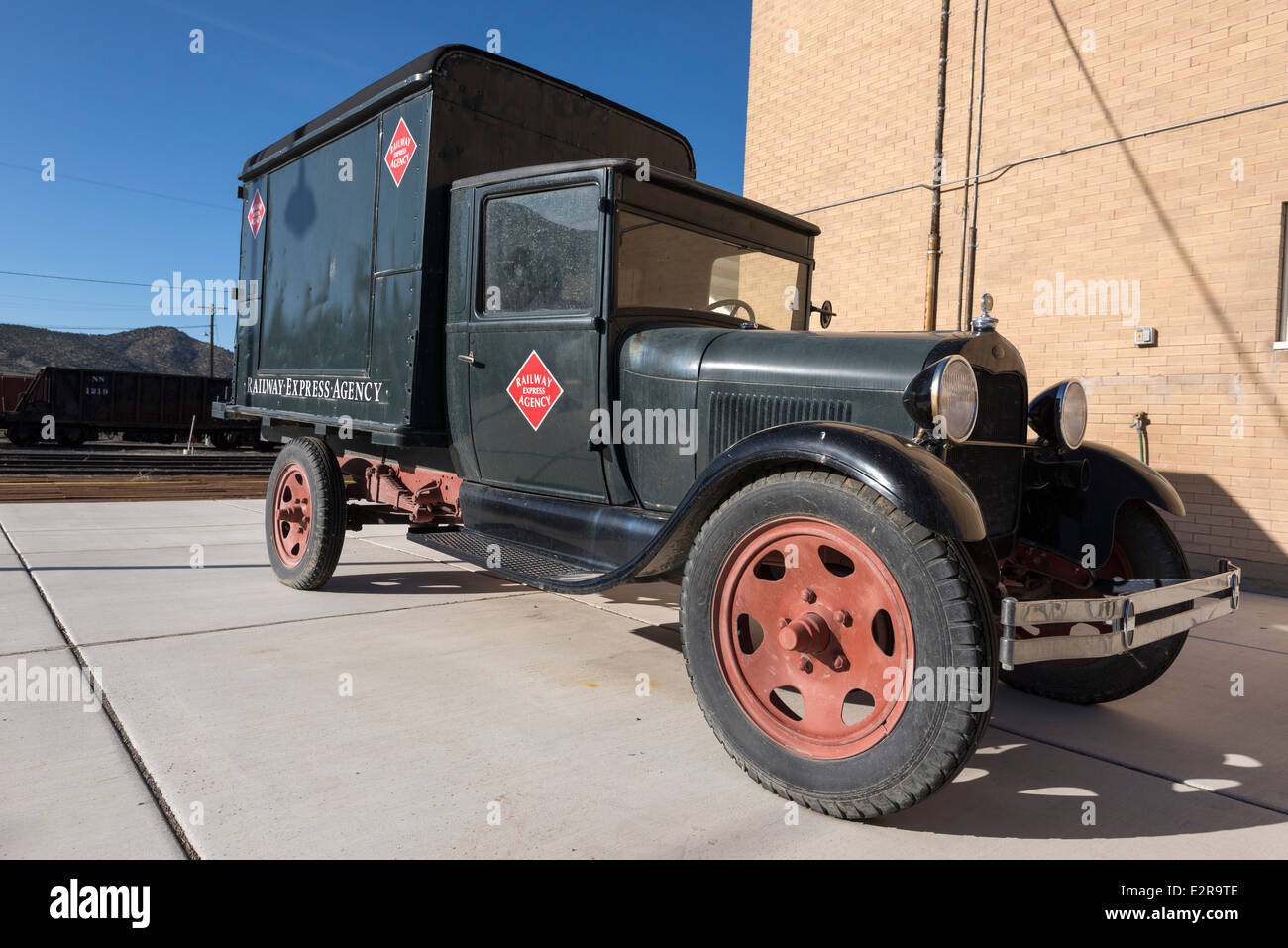 Vintage ferroviaria Agenzia Express carrello presso il deposito del Nevada storica ferrovia settentrionale in Ely, Nevada. Foto Stock